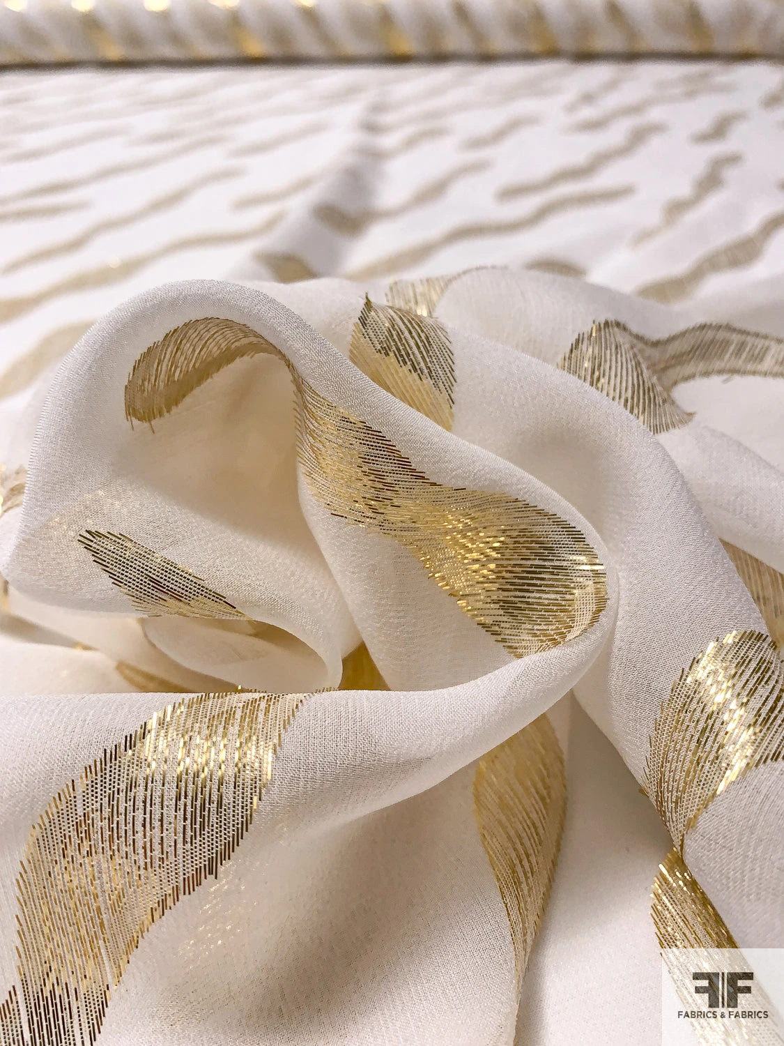 J Mendel Wavy Design Metallic Clip Silk Chiffon - Light Ivory / Gold 6 J Mendel Wavy Design Metallic Clip Silk Chiffon - Light Ivory / Gold - Image 4