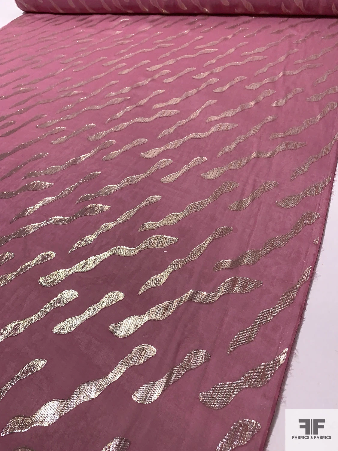 J Mendel Wavy Design Metallic Clip Silk Chiffon - Dusty Rose / Gold / Silver 4 J Mendel Wavy Design Metallic Clip Silk Chiffon - Dusty Rose / Gold / Silver - Image 2
