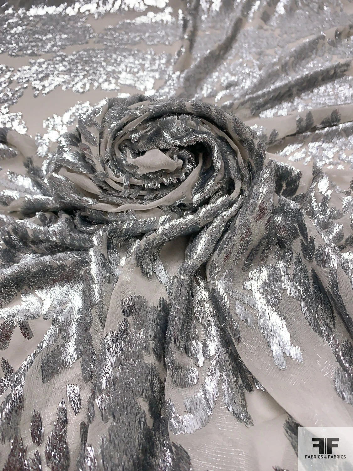 French Bold Floral Cut Metallic Panné Velvet - Silver / Off-White 3 French Bold Floral Cut Metallic Panné Velvet - Silver / Off-White