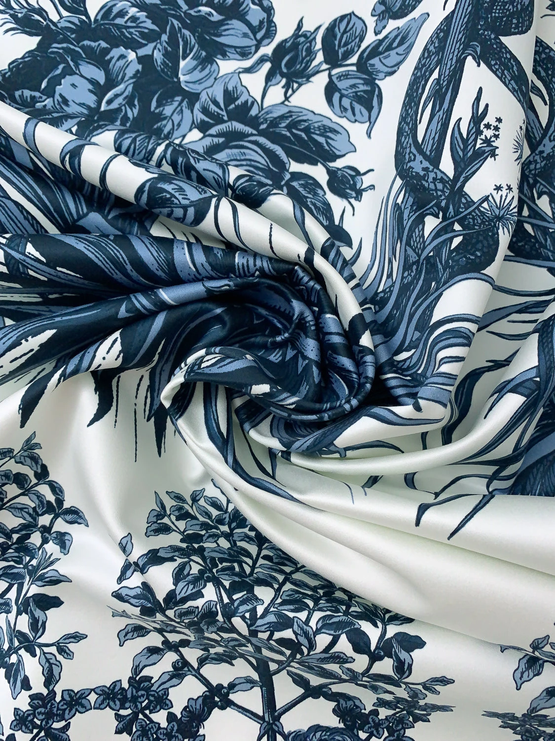 Lions Snakes And Floral Medallions Printed Cotton Sateen Panel - Blue / Off-White 6 Lions Snakes And Floral Medallions Printed Cotton Sateen Panel - Blue / Off-White - Image 4