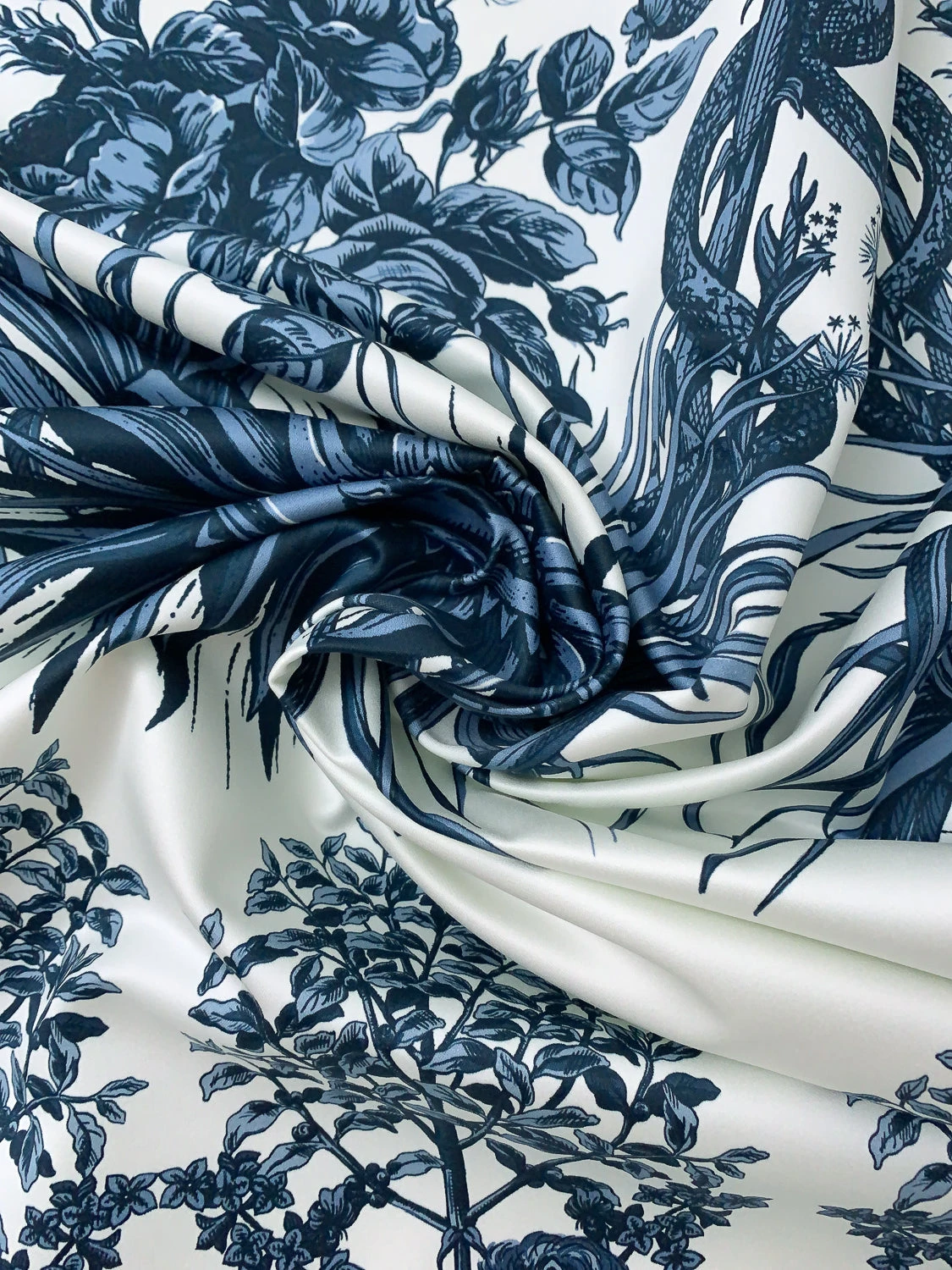 Lions Snakes And Floral Medallions Printed Cotton Sateen Panel - Blue / Off-White 5 Lions Snakes And Floral Medallions Printed Cotton Sateen Panel - Blue / Off-White - Image 3