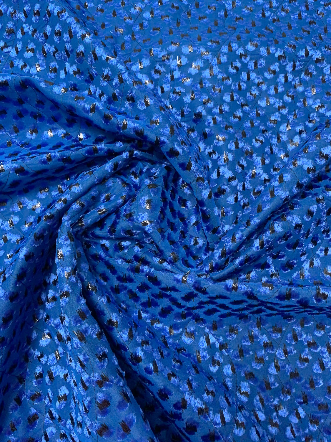 French Quilted Jacket Weight With Cut Panné Velvet And Lurex - Blue / Black 5 French Quilted Jacket Weight With Cut Panné Velvet And Lurex - Blue / Black - Image 3