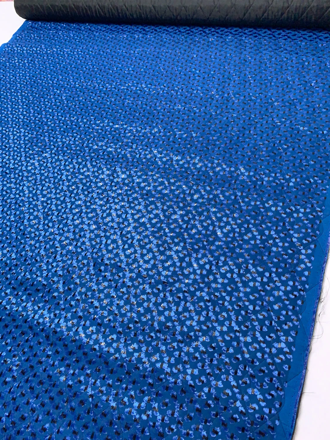 French Quilted Jacket Weight With Cut Panné Velvet And Lurex - Blue / Black 9 French Quilted Jacket Weight With Cut Panné Velvet And Lurex - Blue / Black - Image 7