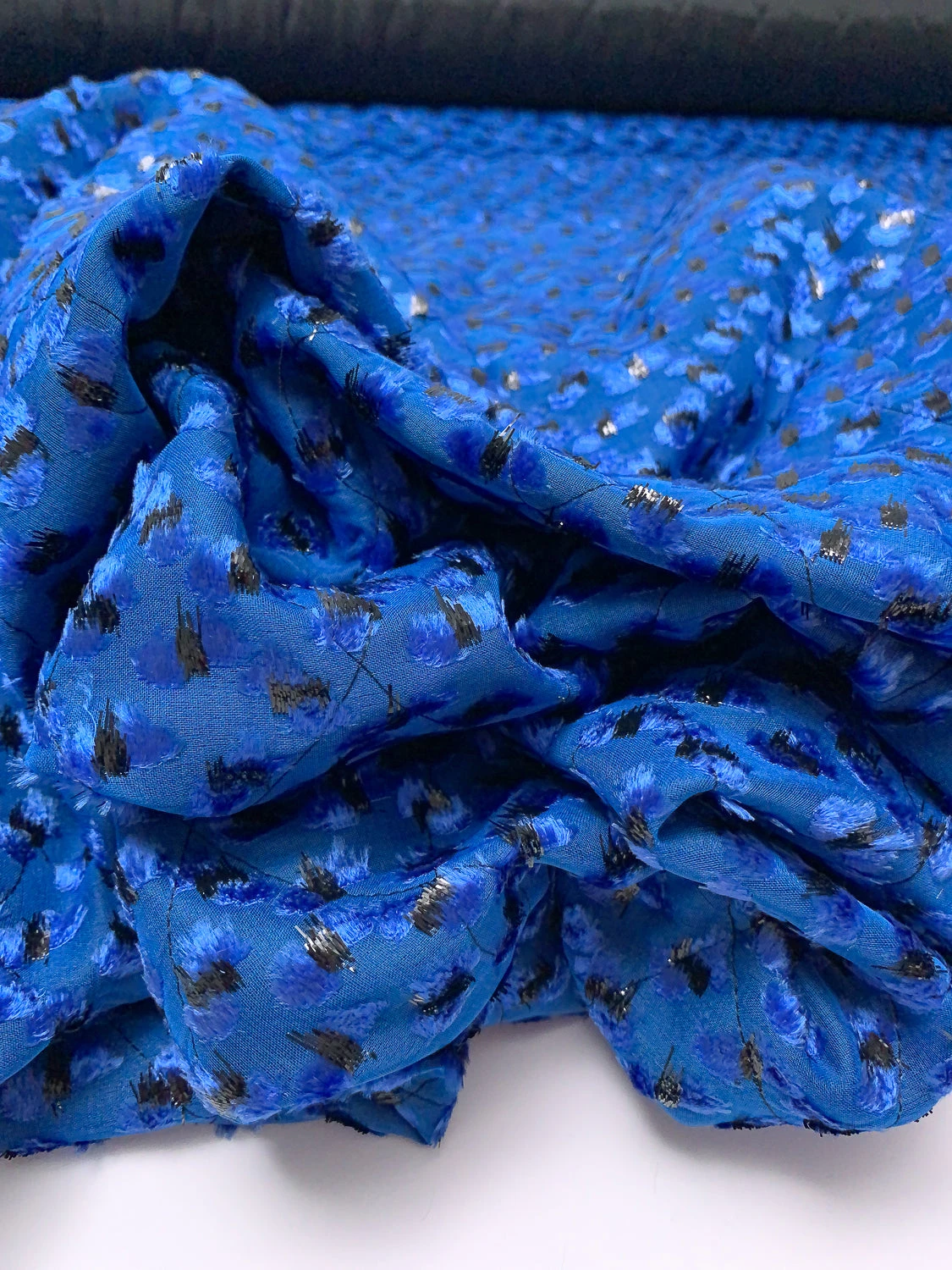 French Quilted Jacket Weight With Cut Panné Velvet And Lurex - Blue / Black 11 French Quilted Jacket Weight With Cut Panné Velvet And Lurex - Blue / Black - Image 9