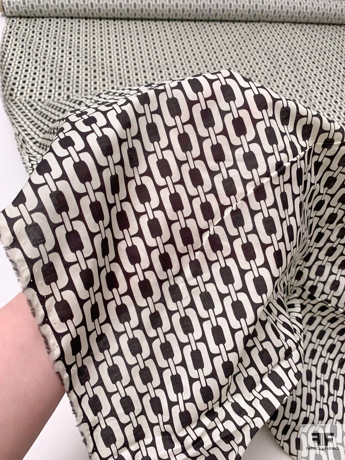 Italian Chunky Chain Links Printed Cotton Lawn - Soft Black / Off-White 10 Italian Chunky Chain Links Printed Cotton Lawn - Soft Black / Off-White - Image 8